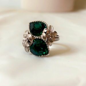 Double emerald leaf, silver ring